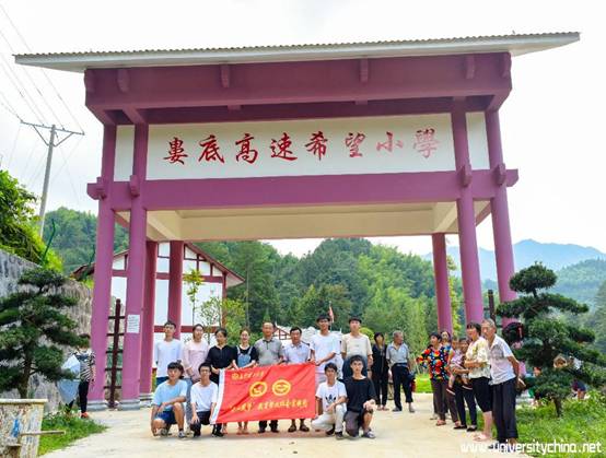 88038威尼斯汽机学院爱心书屋“匠心筑梦”麦坳村支教队合影